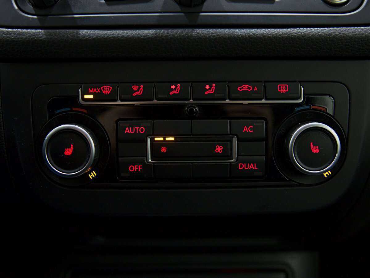 Volkswagen Golf Plus с пробегом — 2011 год. Фото: #11