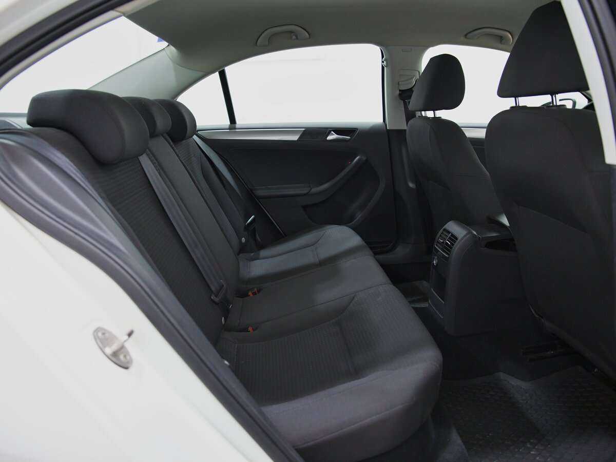 Volkswagen Jetta с пробегом — 2015 год. Фото: #3