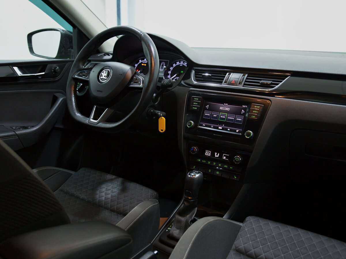 Skoda Rapid с пробегом — 2017 год. Фото: #5