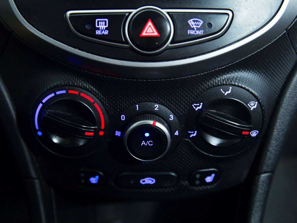 Hyundai Solaris с пробегом — 2015 год. Фото: #15