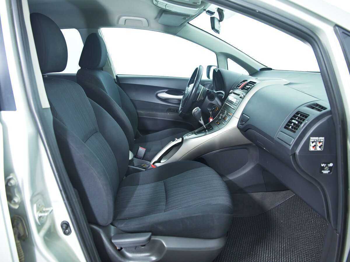 Toyota Auris с пробегом — 2008 год. Фото: #9