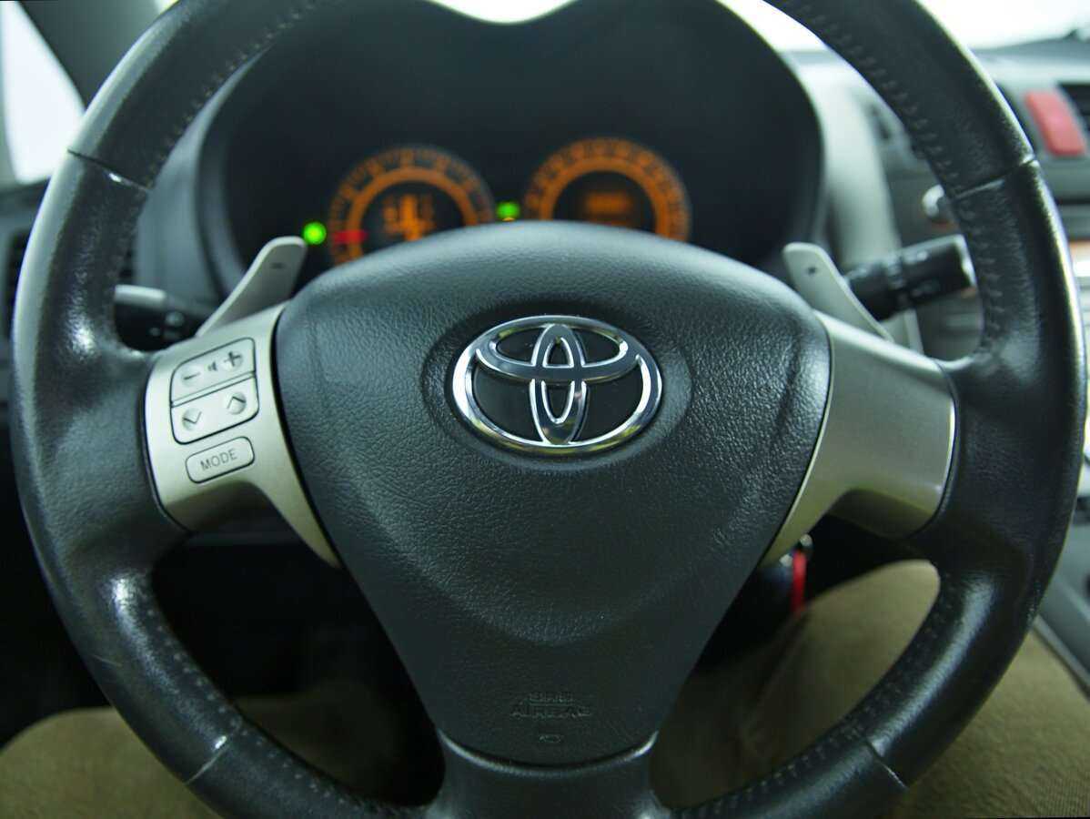 Toyota Auris с пробегом — 2008 год. Фото: #11