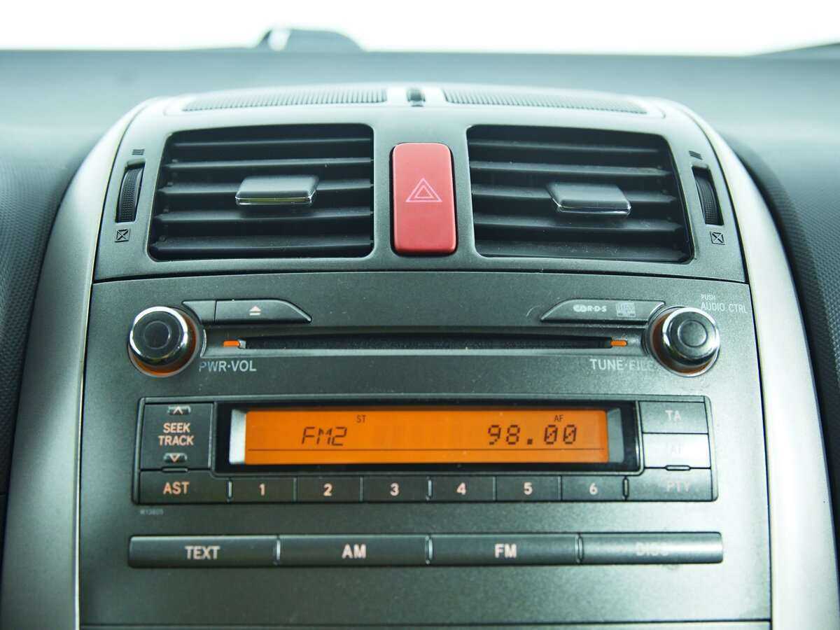 Toyota Auris с пробегом — 2008 год. Фото: #13