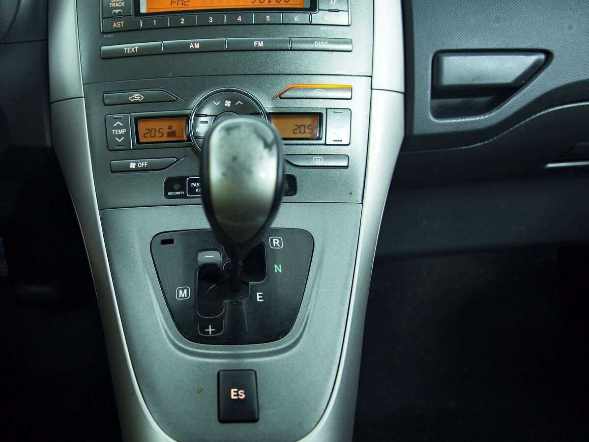 Toyota Auris с пробегом — 2008 год. Фото: #15