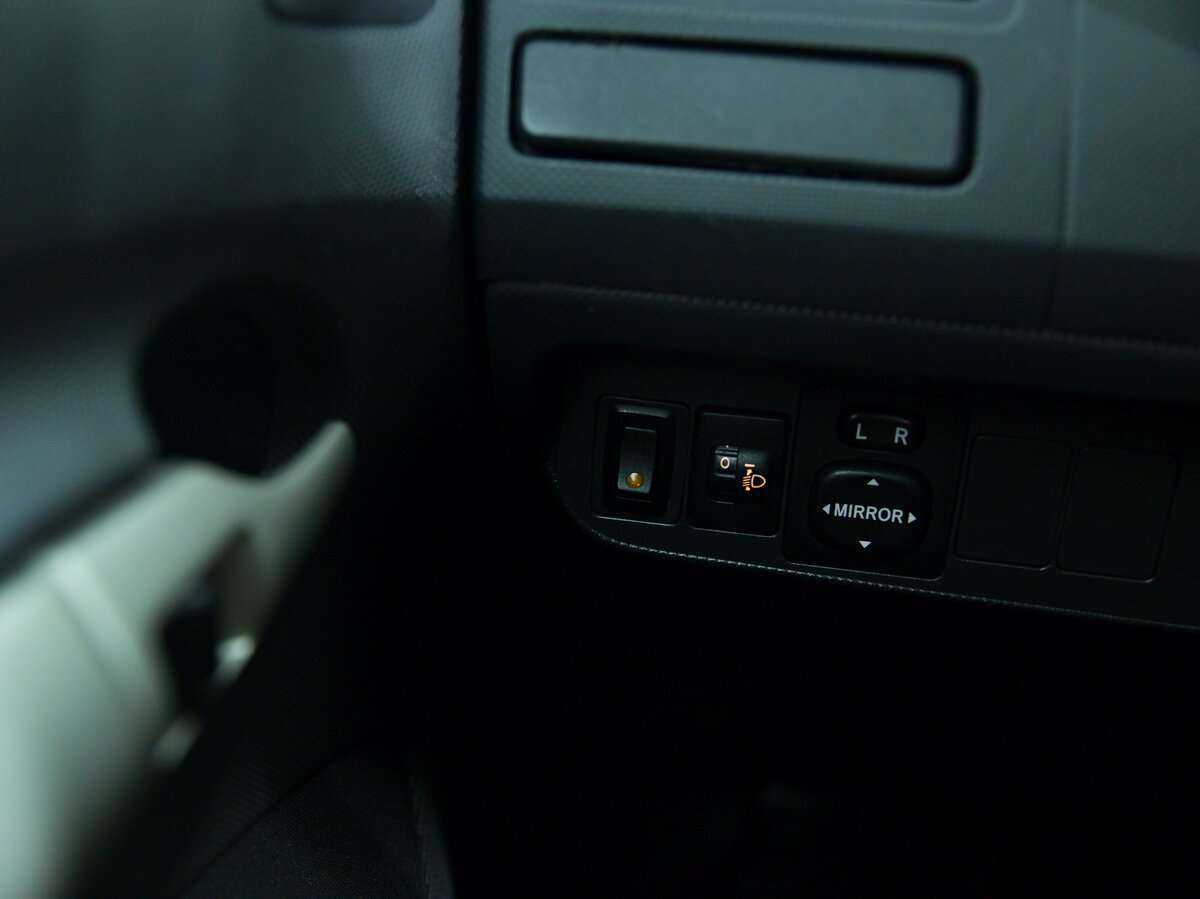 Toyota Auris с пробегом — 2008 год. Фото: #17