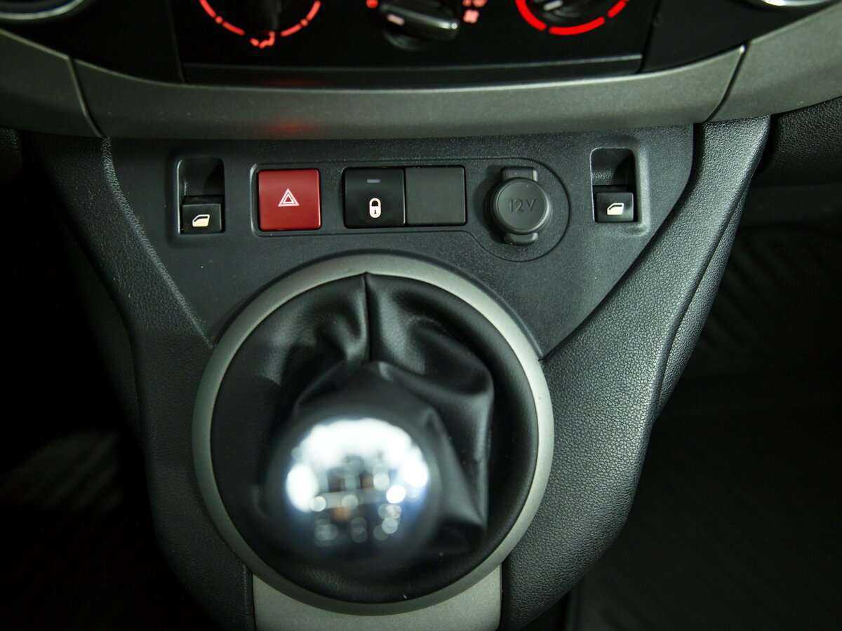 Peugeot Partner с пробегом — 2011 год. Фото: #11