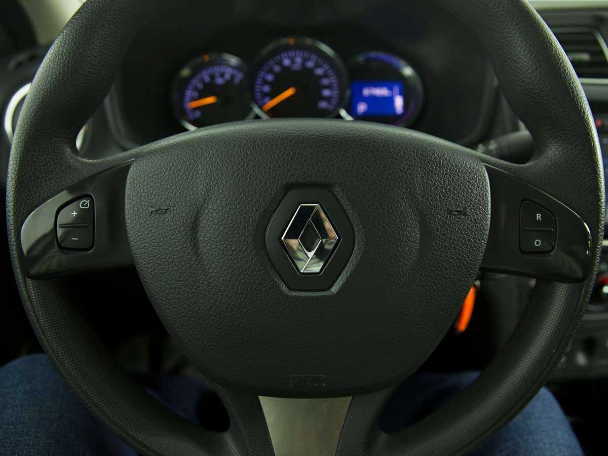 Renault Logan с пробегом — 2015 год. Фото: #9