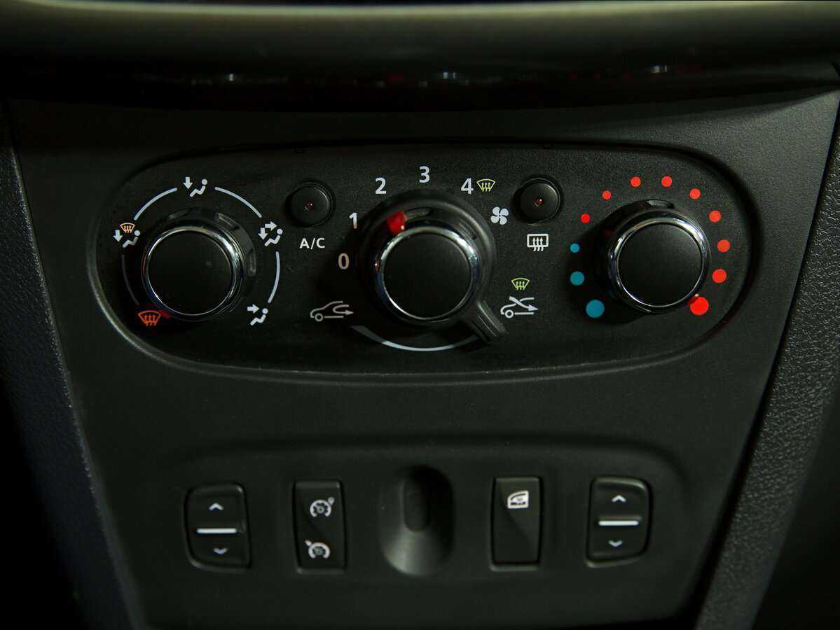 Renault Logan с пробегом — 2015 год. Фото: #12