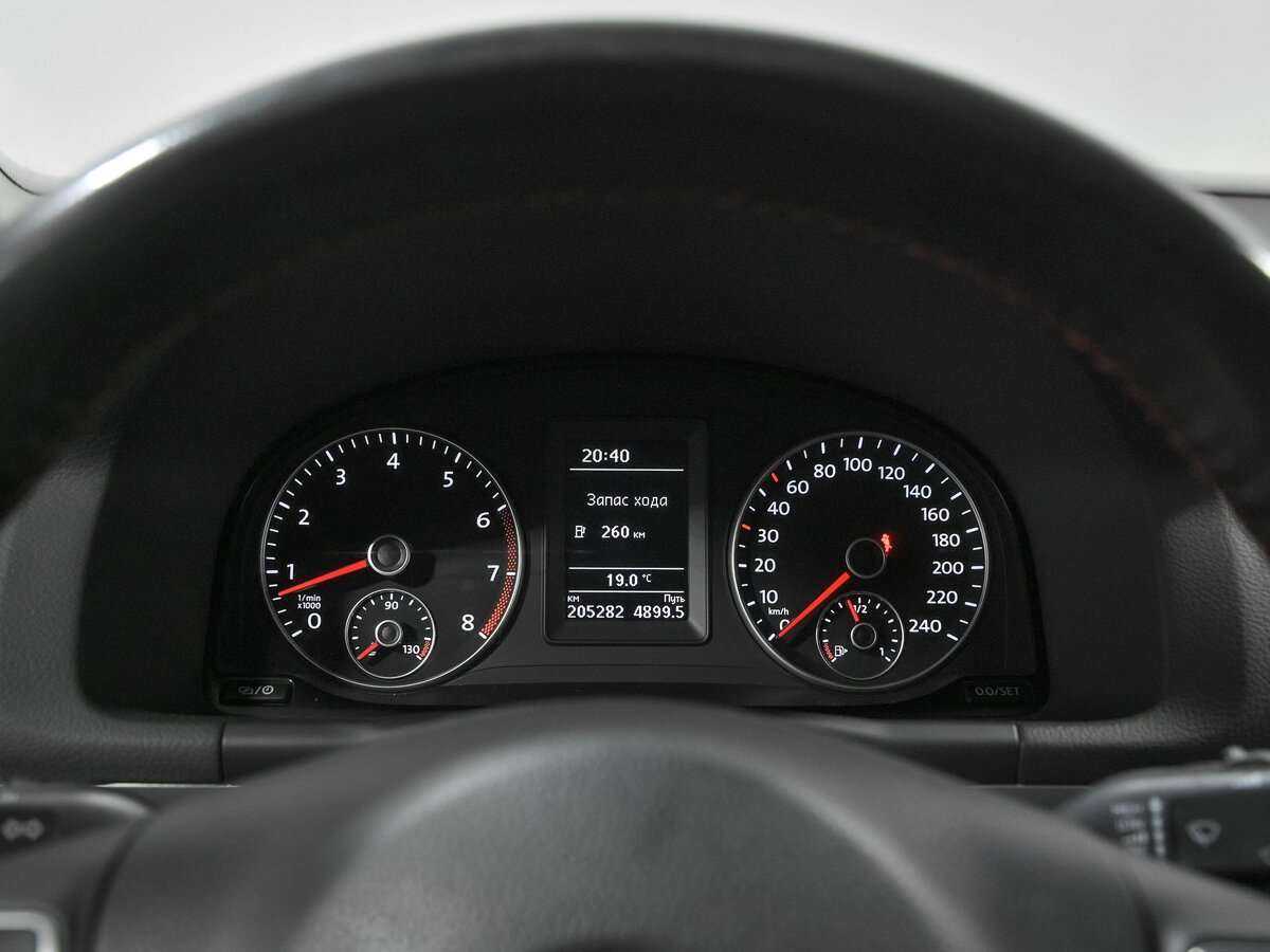 Volkswagen Touran с пробегом — 2013 год. Фото: #6