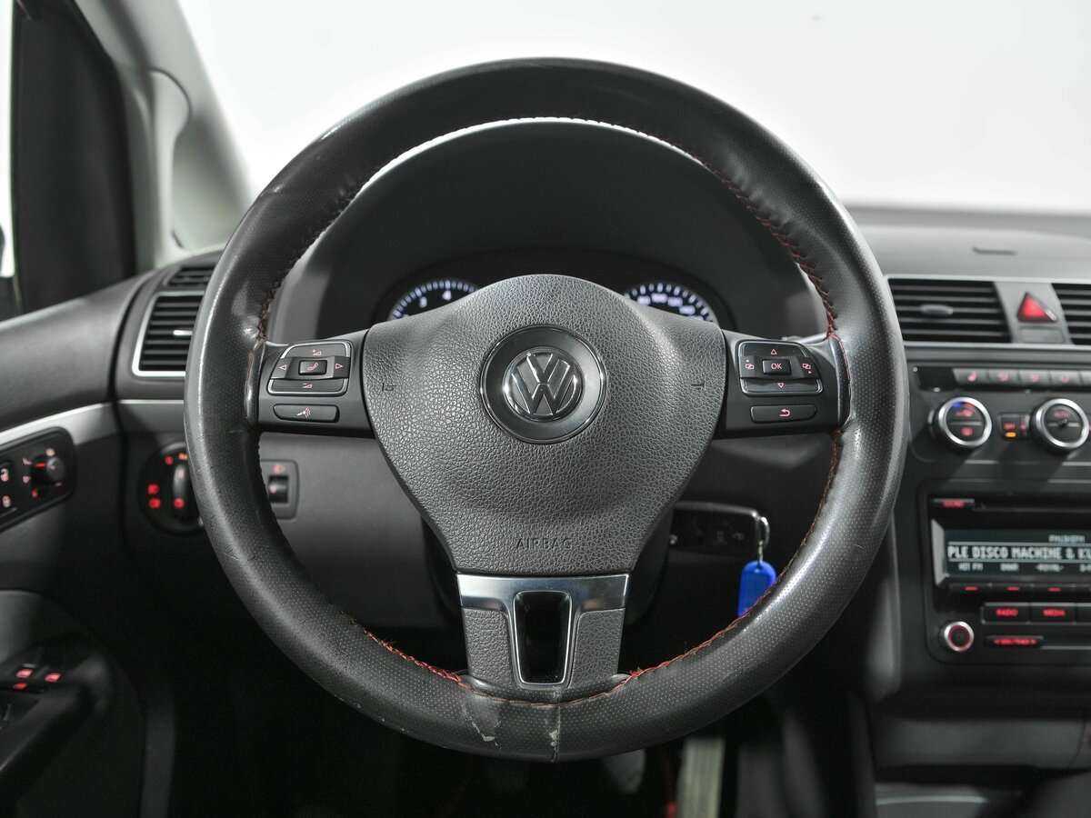 Volkswagen Touran с пробегом — 2013 год. Фото: #7