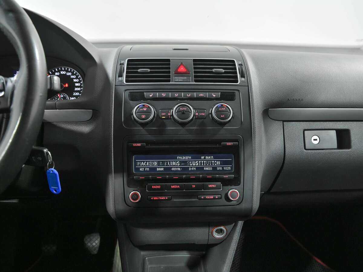 Volkswagen Touran с пробегом — 2013 год. Фото: #9