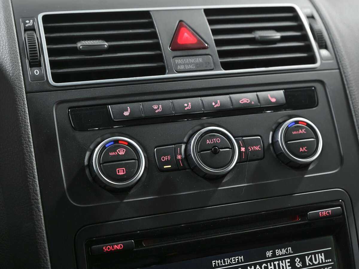 Volkswagen Touran с пробегом — 2013 год. Фото: #10