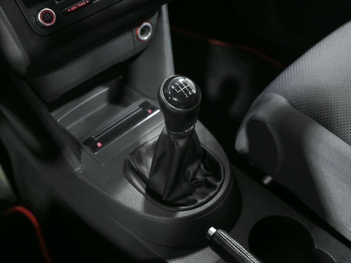 Volkswagen Touran с пробегом — 2013 год. Фото: #11