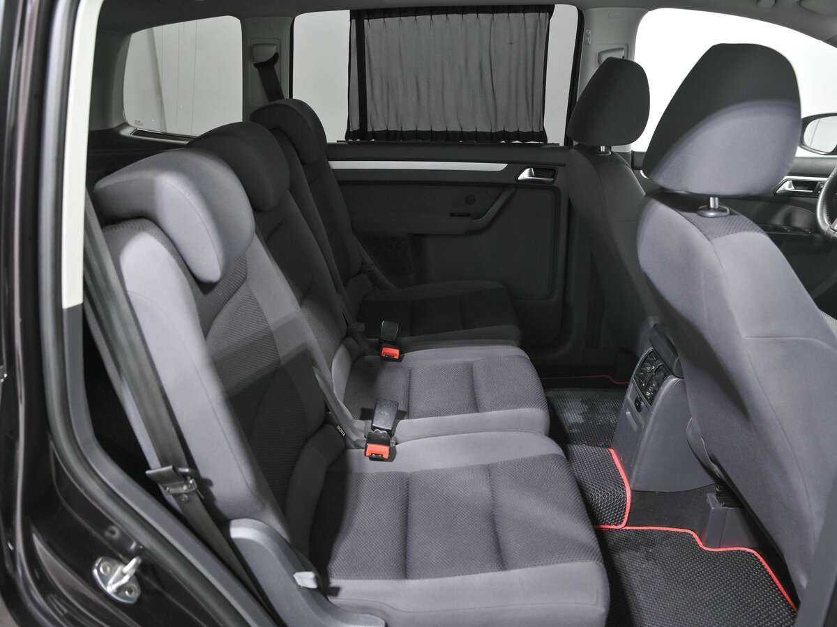Volkswagen Touran с пробегом — 2013 год. Фото: #14