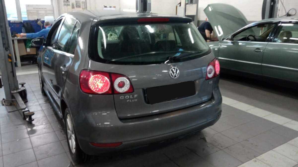 Volkswagen Golf Plus с пробегом — 2011 год. Фото: #2