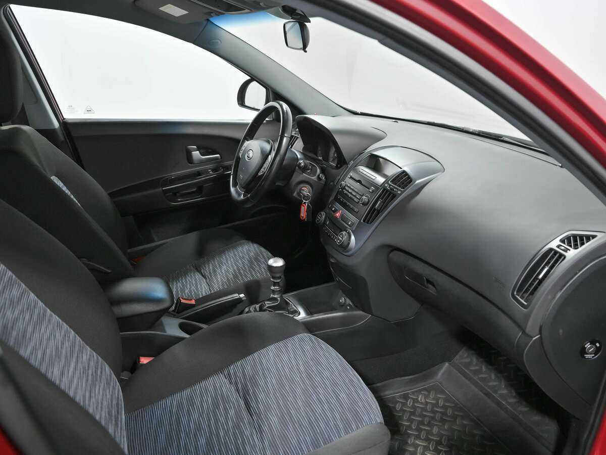 Kia Ceed с пробегом — 2009 год. Фото: #5