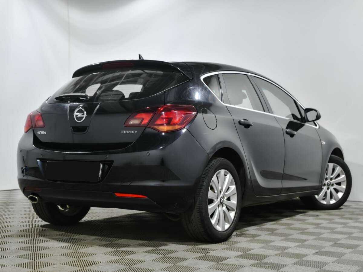 Opel Astra с пробегом — 2010 год. Фото: #3