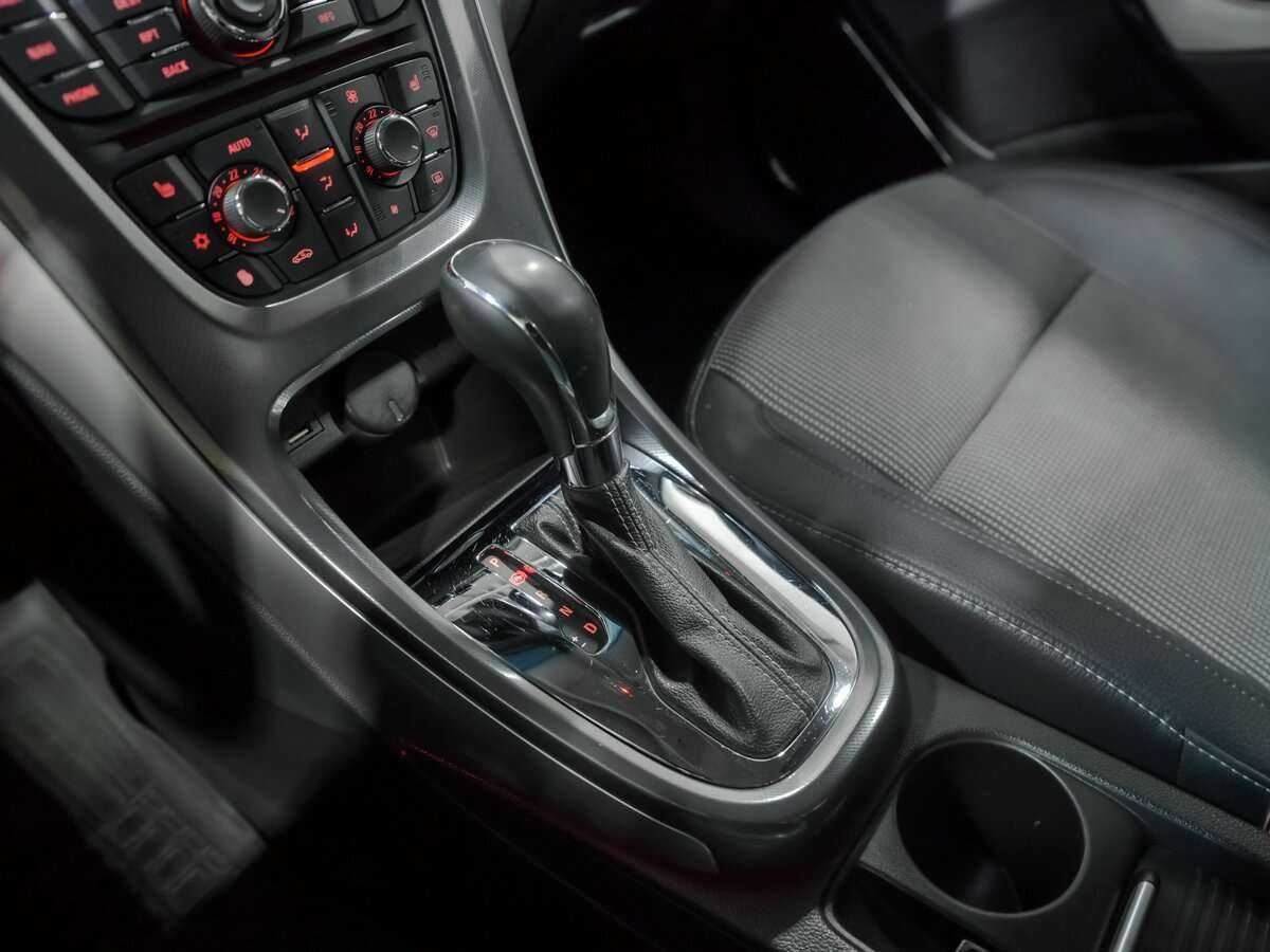 Opel Astra с пробегом — 2010 год. Фото: #9