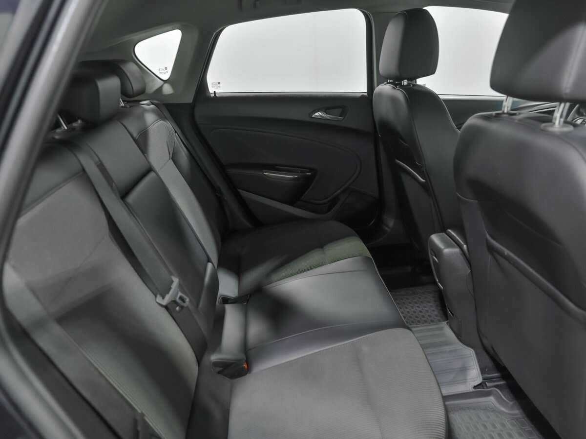 Opel Astra с пробегом — 2010 год. Фото: #12