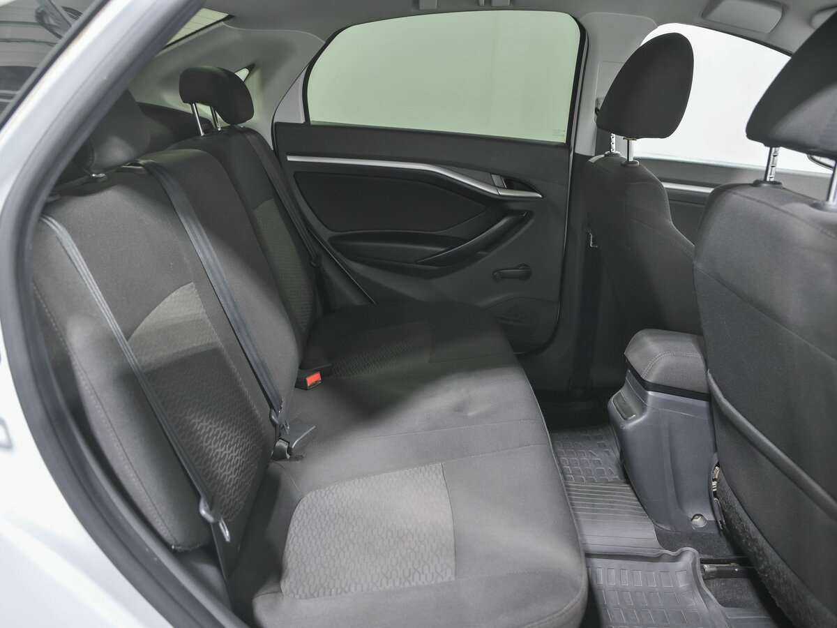 Lada (ВАЗ) Vesta с пробегом — 2019 год. Фото: #12