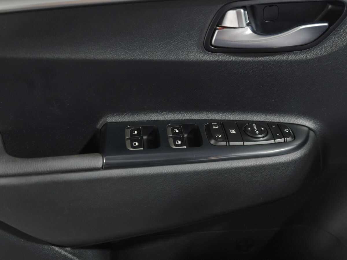 Kia Rio с пробегом — 2020 год. Фото: #13