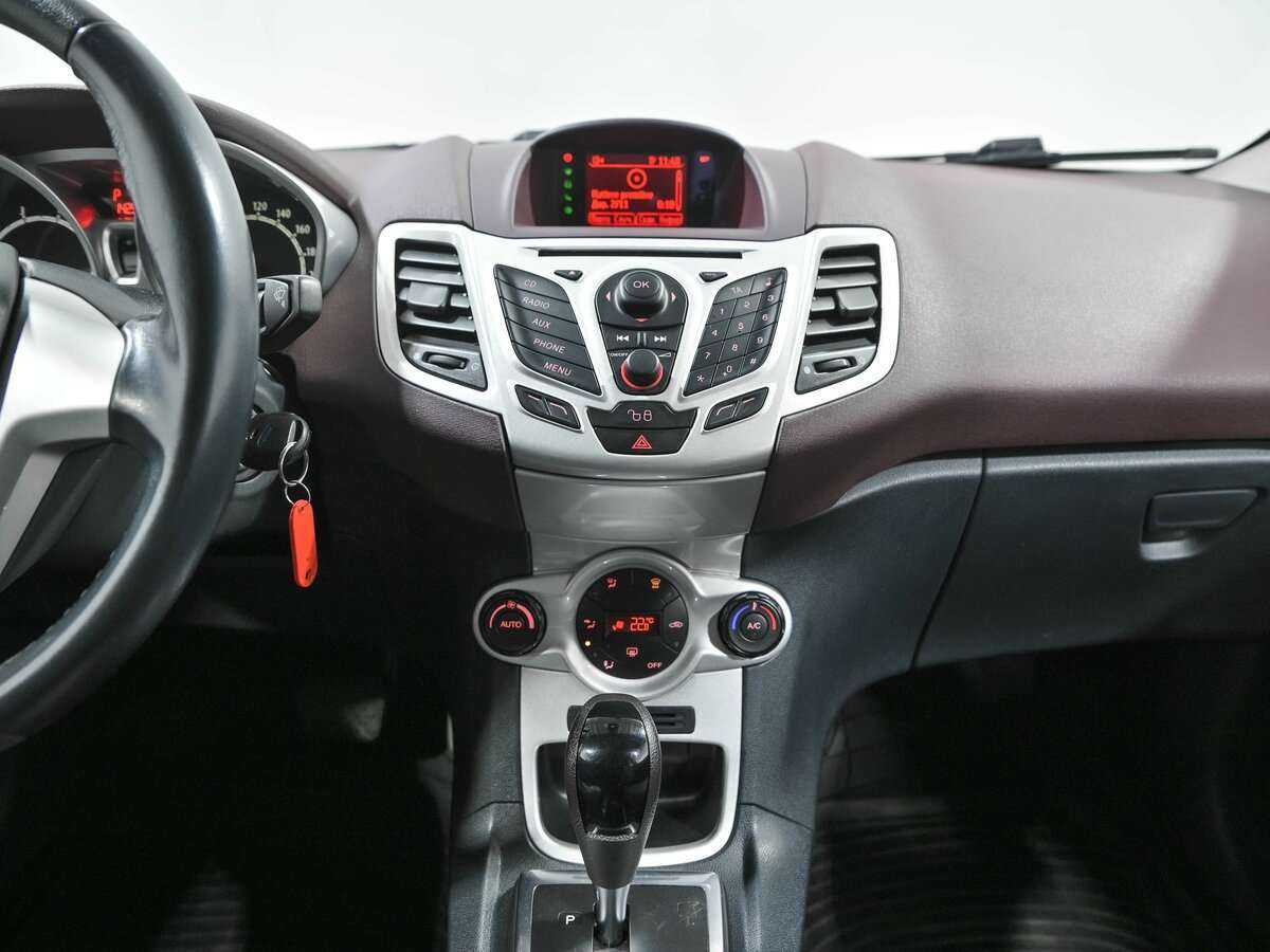 Ford Fiesta с пробегом — 2010 год. Фото: #9