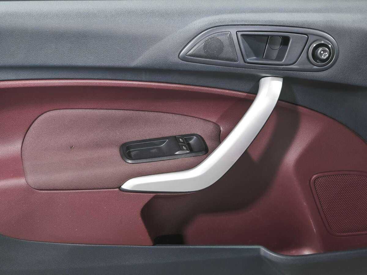 Ford Fiesta с пробегом — 2010 год. Фото: #11