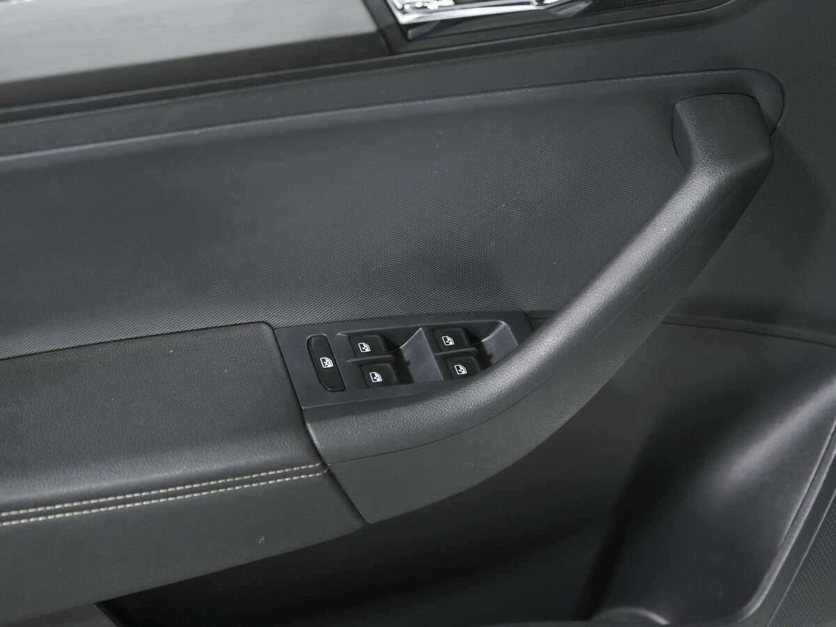 Skoda Rapid с пробегом — 2019 год. Фото: #13