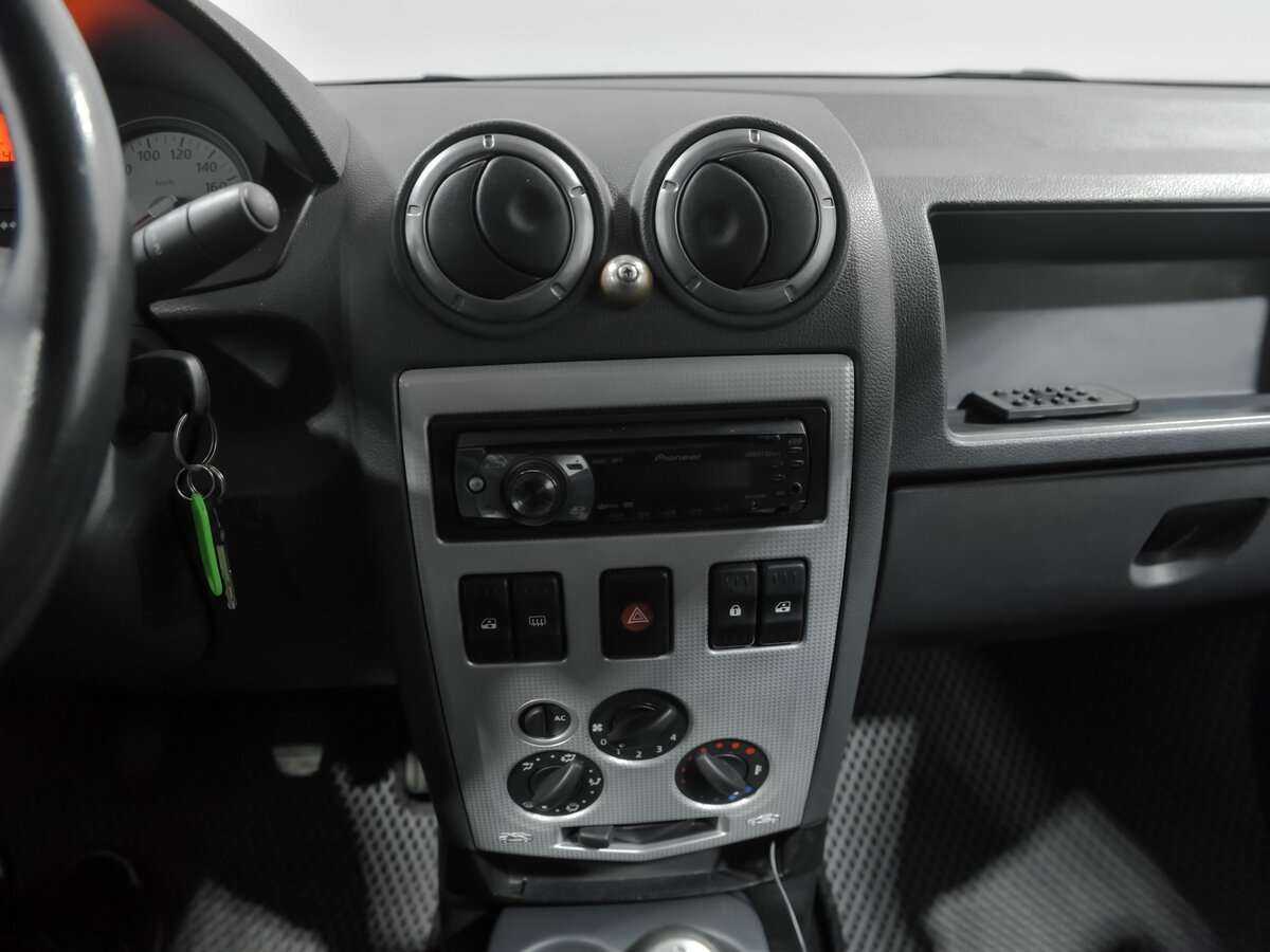 Renault Logan с пробегом — 2009 год. Фото: #8