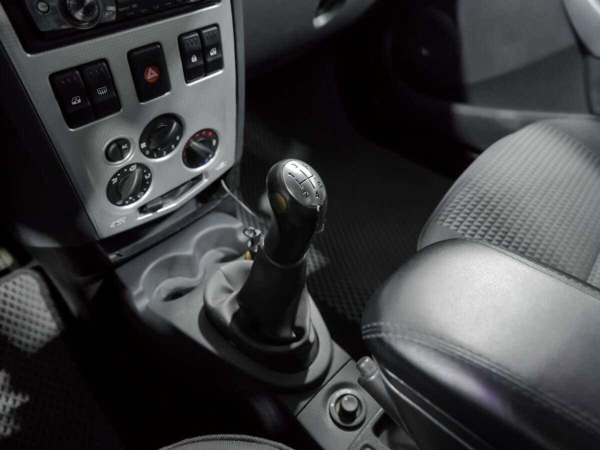 Renault Logan с пробегом — 2009 год. Фото: #9