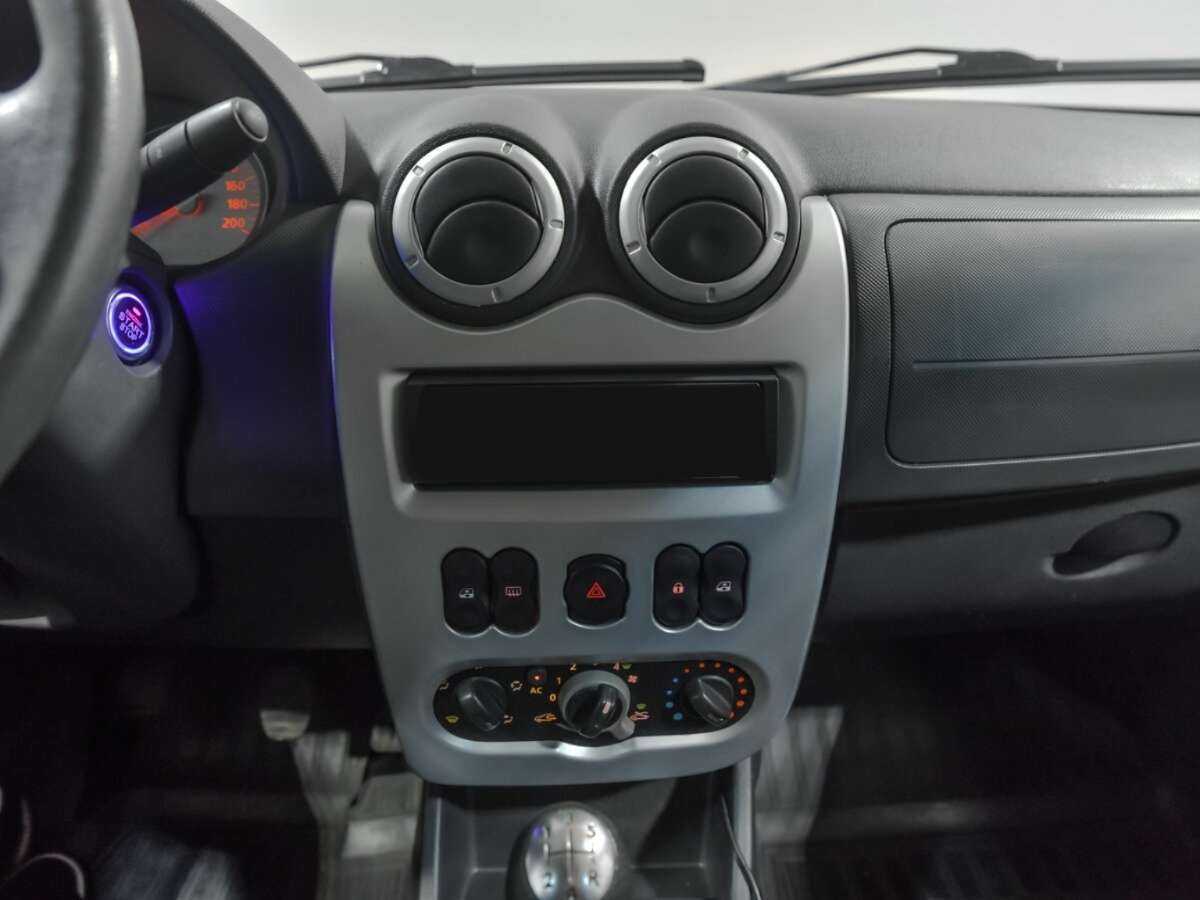 Renault Logan с пробегом — 2011 год. Фото: #8