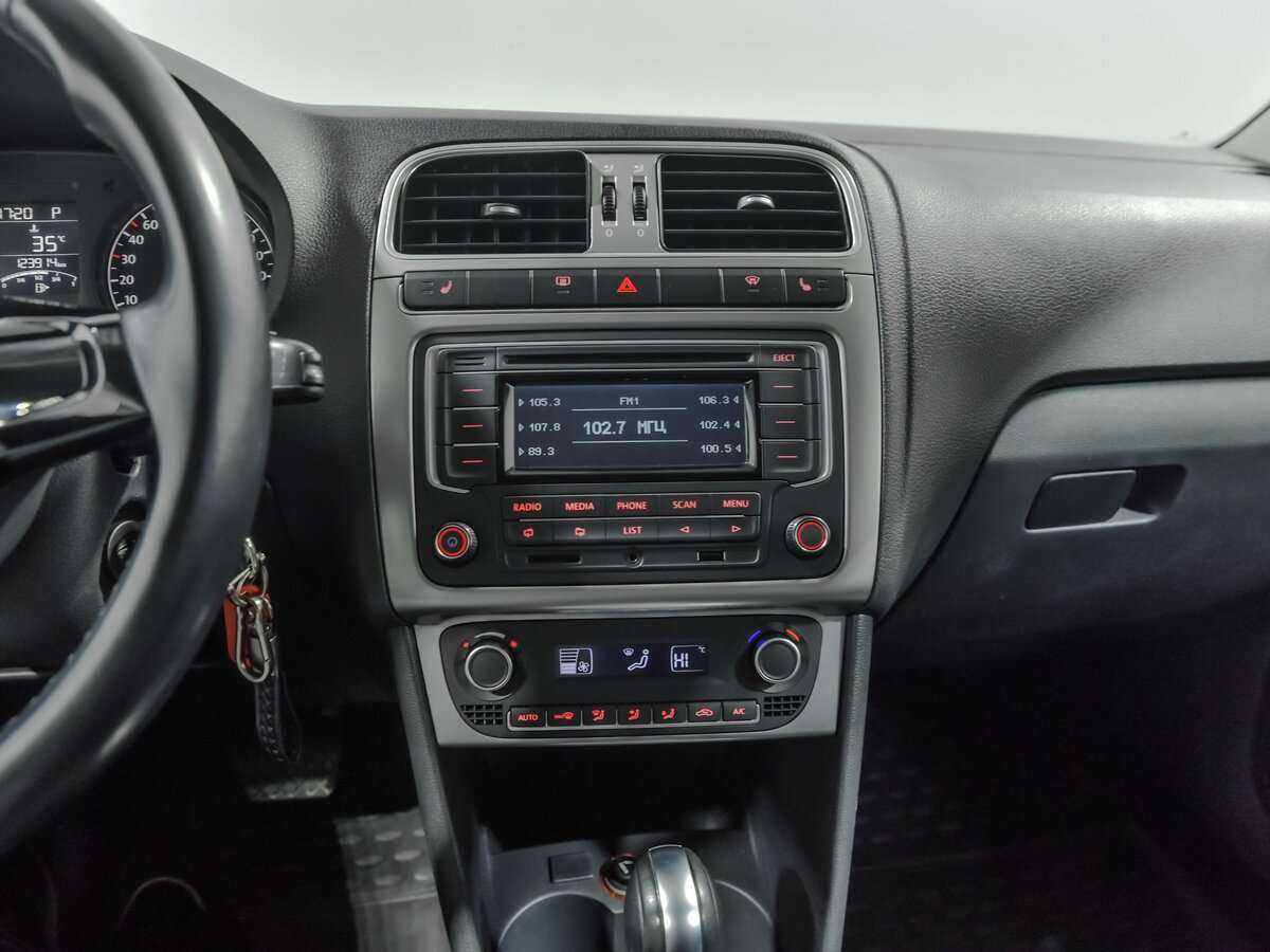 Volkswagen Polo с пробегом — 2015 год. Фото: #8