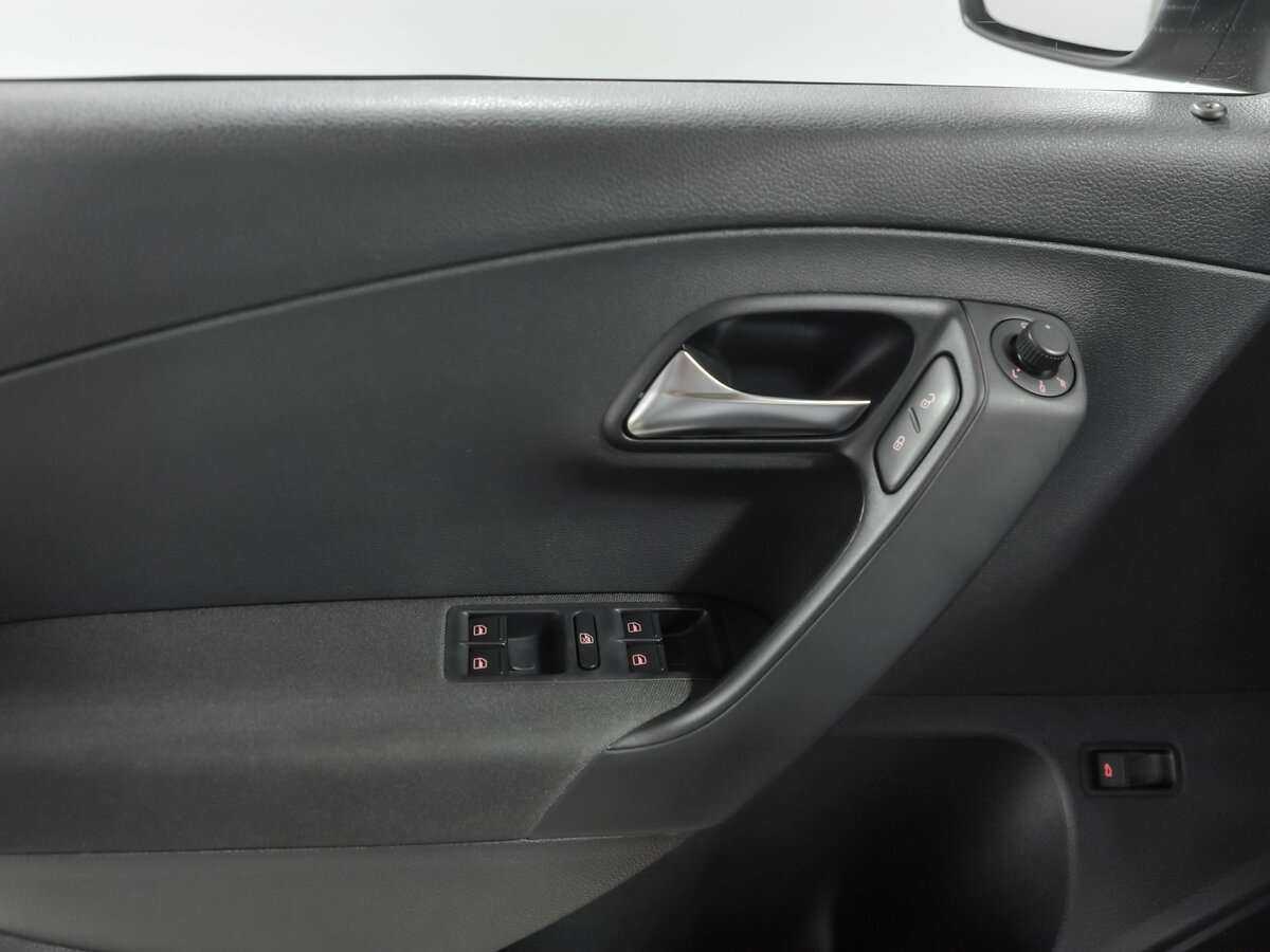 Volkswagen Polo с пробегом — 2015 год. Фото: #10