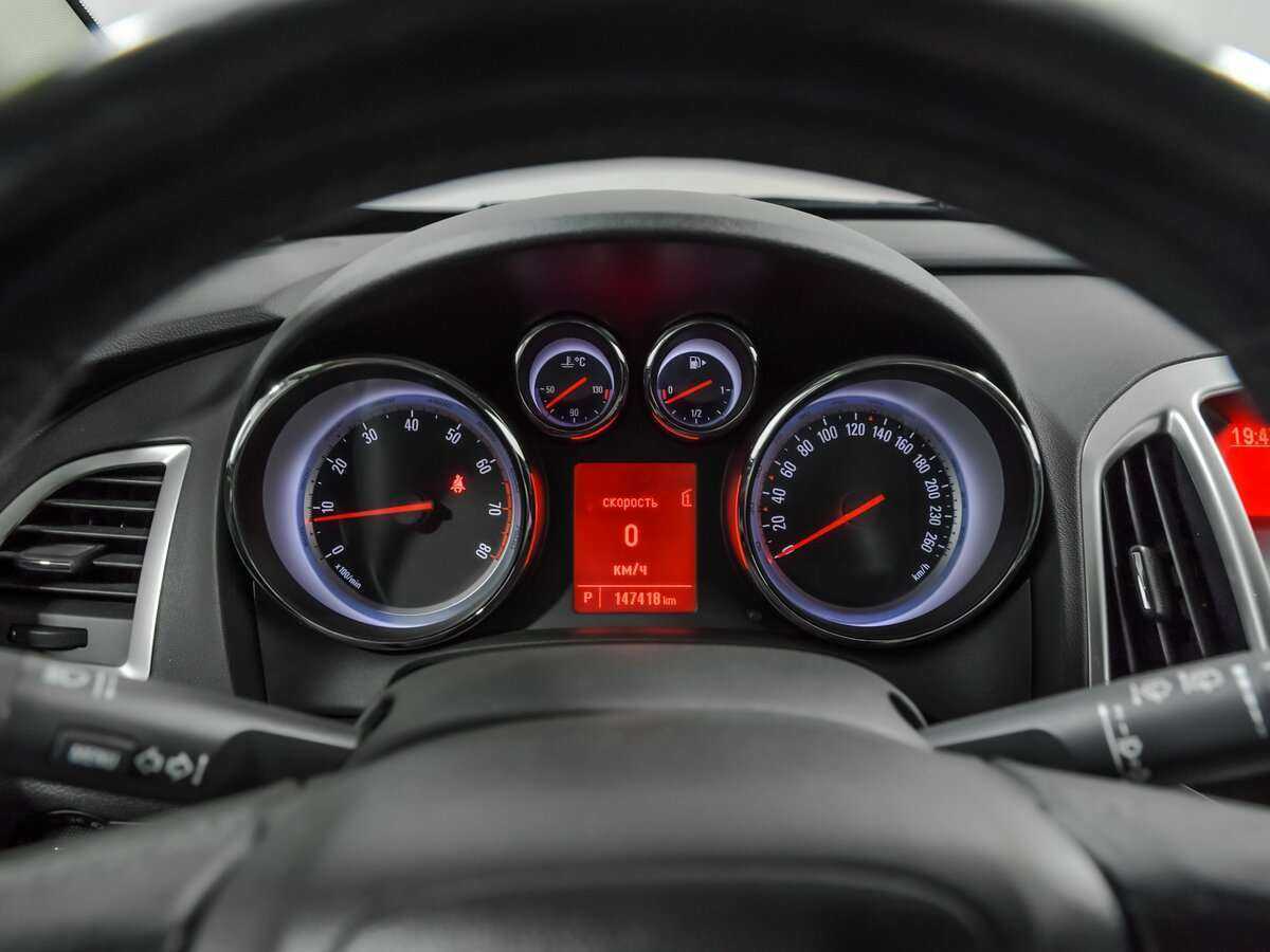 Opel Astra с пробегом — 2013 год. Фото: #4