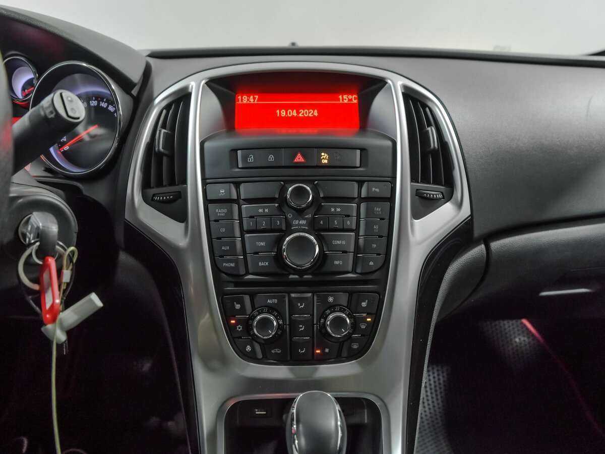 Opel Astra с пробегом — 2013 год. Фото: #6