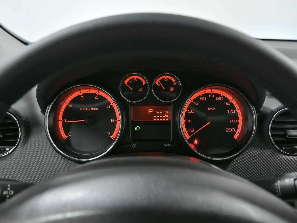 Peugeot 408 с пробегом — 2012 год. Фото: #5