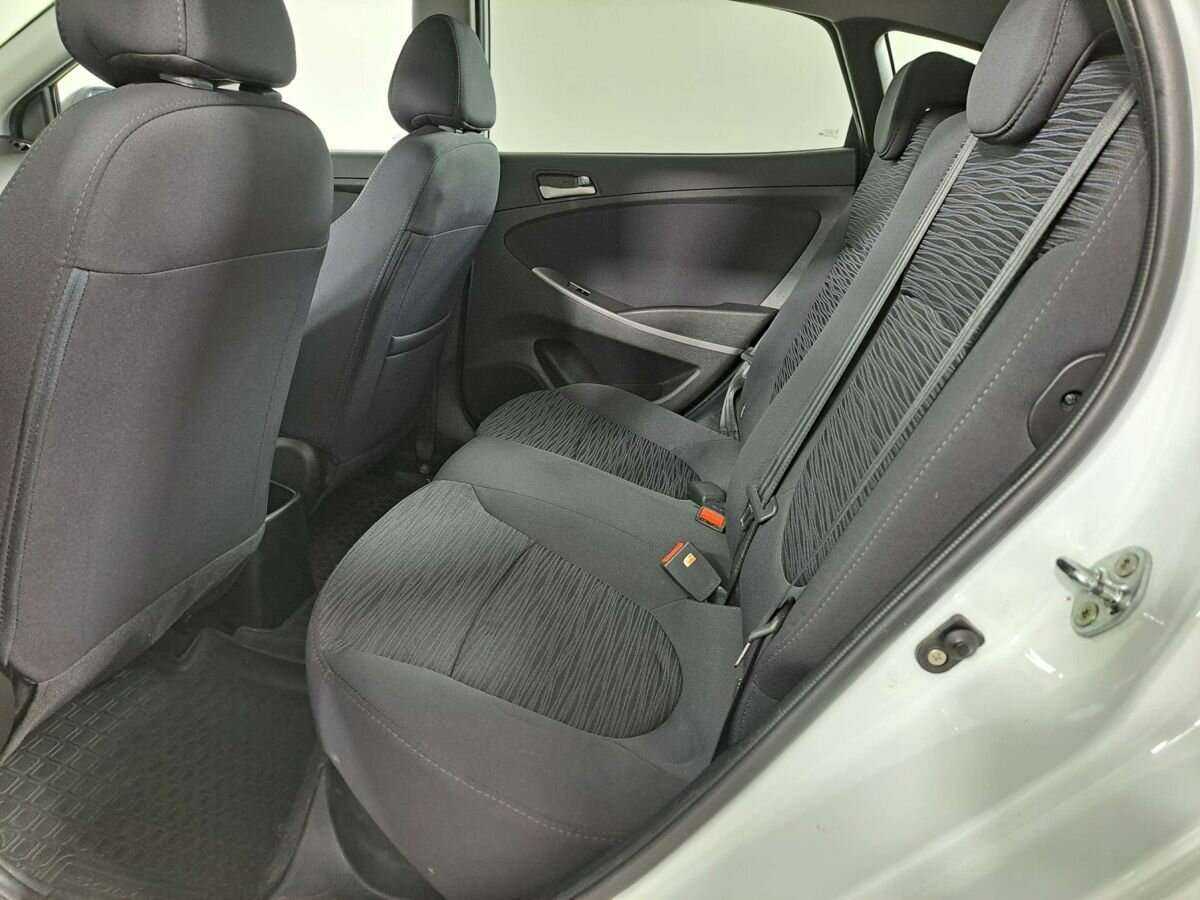 Hyundai Solaris с пробегом — 2014 год. Фото: #9