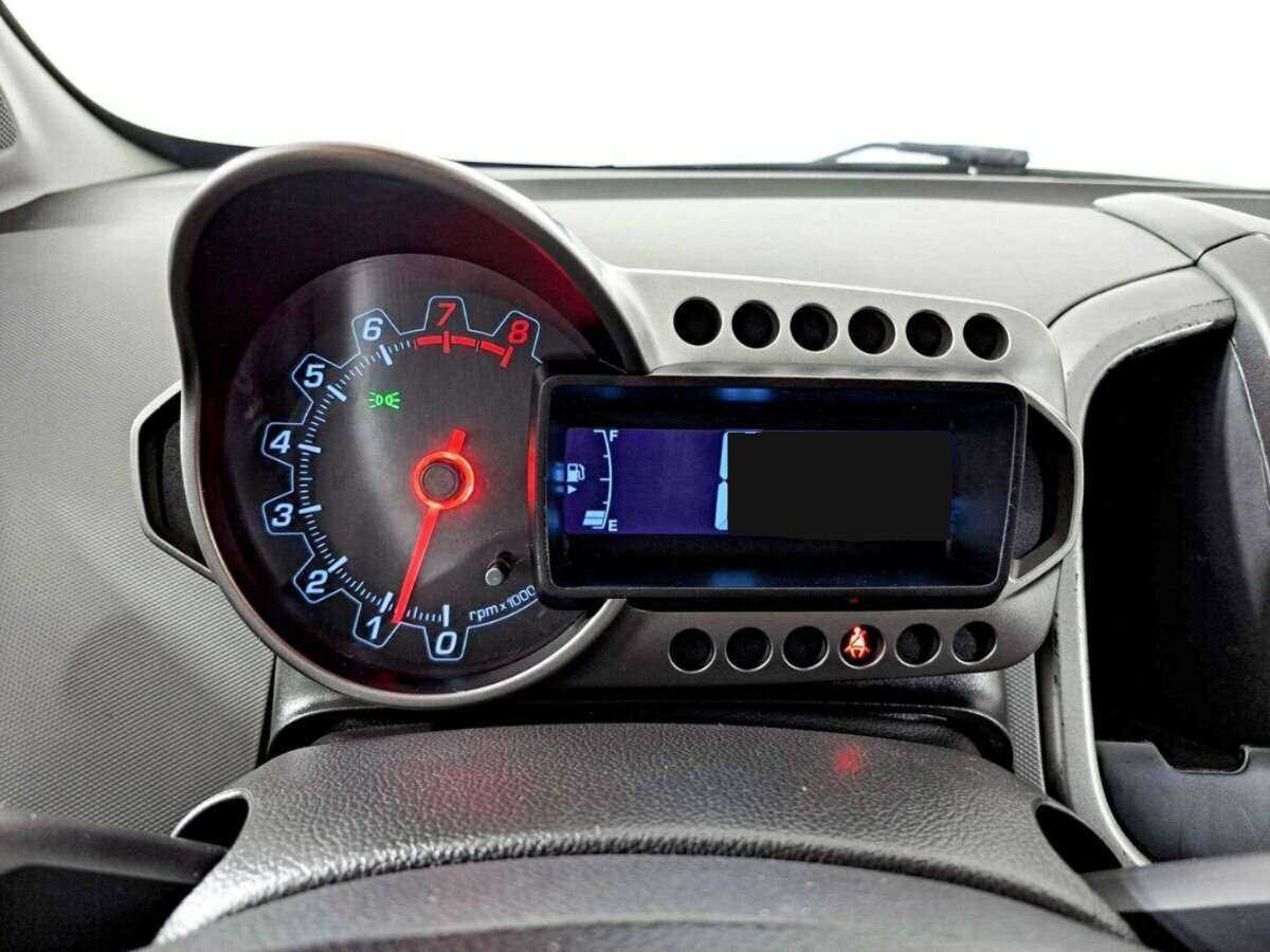 Chevrolet Aveo с пробегом — 2012 год. Фото: #10