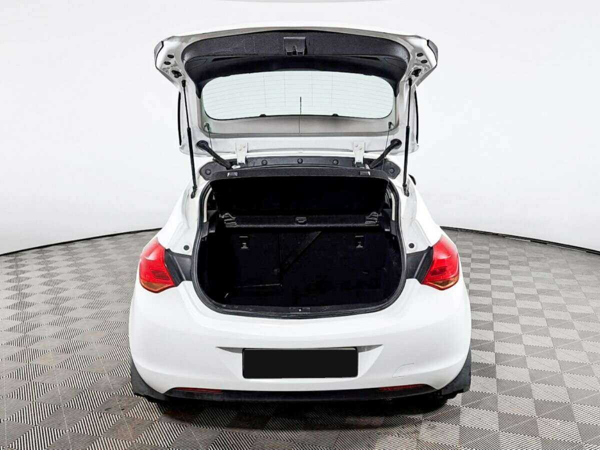 Opel Astra с пробегом — 2011 год. Фото: #9