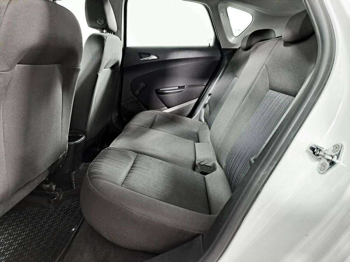 Opel Astra с пробегом — 2011 год. Фото: #11