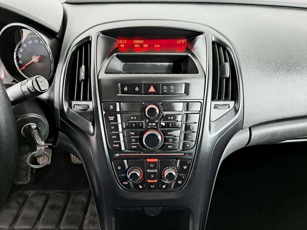 Opel Astra с пробегом — 2011 год. Фото: #14