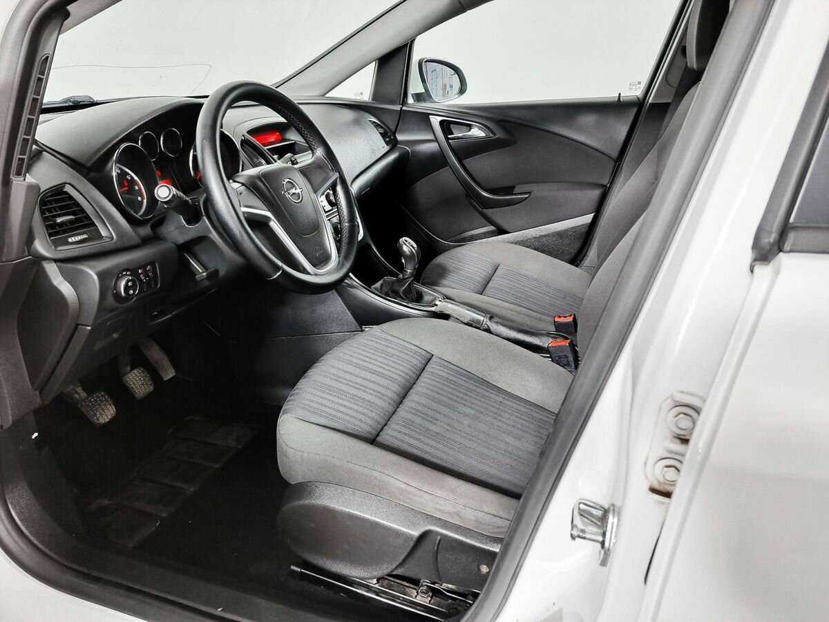 Opel Astra с пробегом — 2011 год. Фото: #15