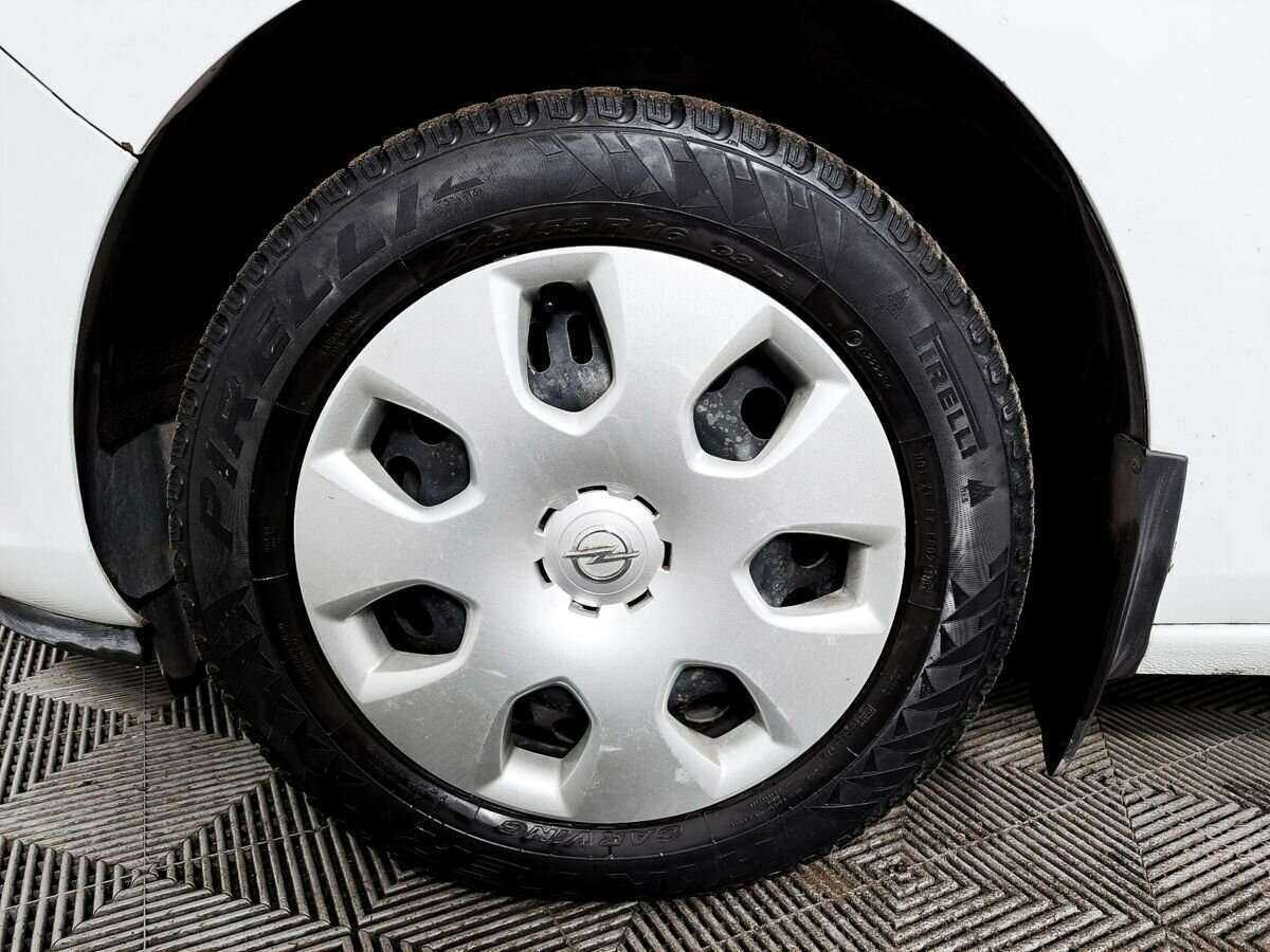 Opel Astra с пробегом — 2011 год. Фото: #17