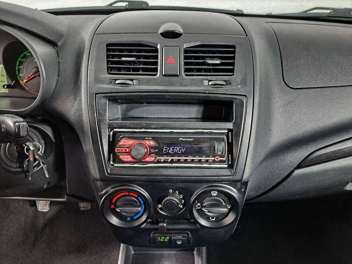 Lada (ВАЗ) Kalina с пробегом — 2014 год. Фото: #12