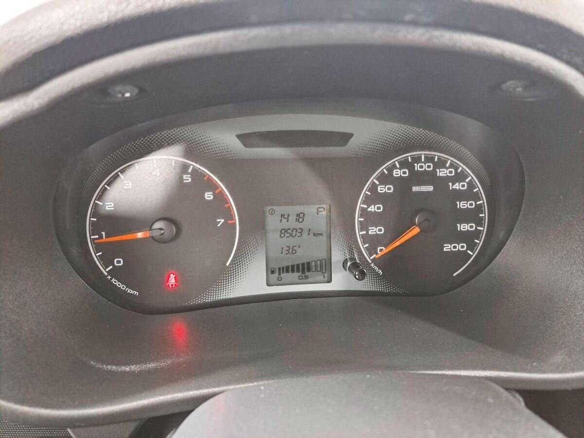 Lada (ВАЗ) Granta с пробегом — 2013 год. Фото: #10