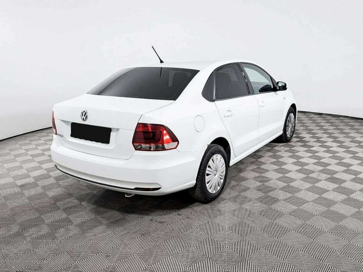 Volkswagen Polo с пробегом — 2015 год. Фото: #4