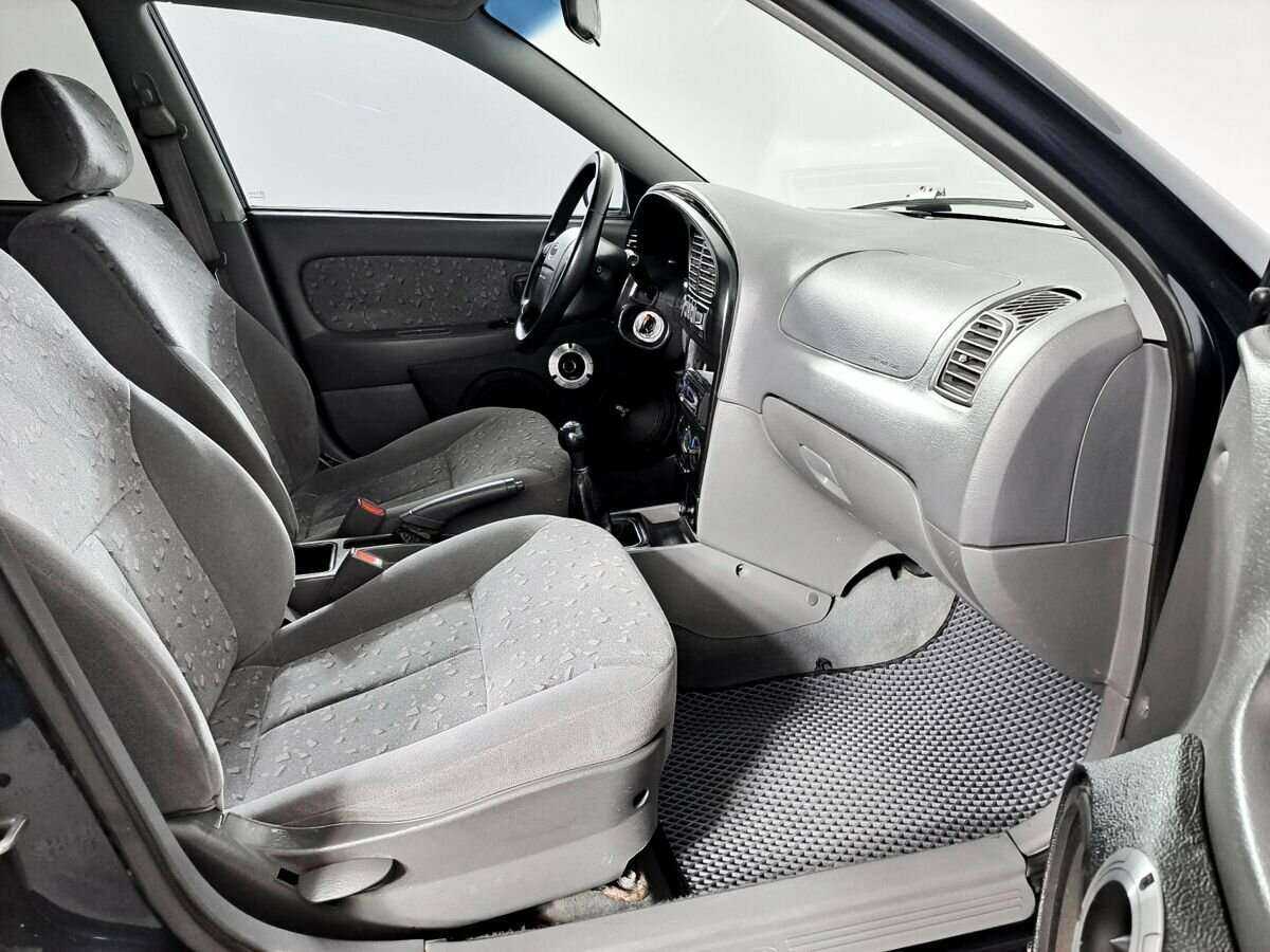 Kia Spectra с пробегом — 2009 год. Фото: #8