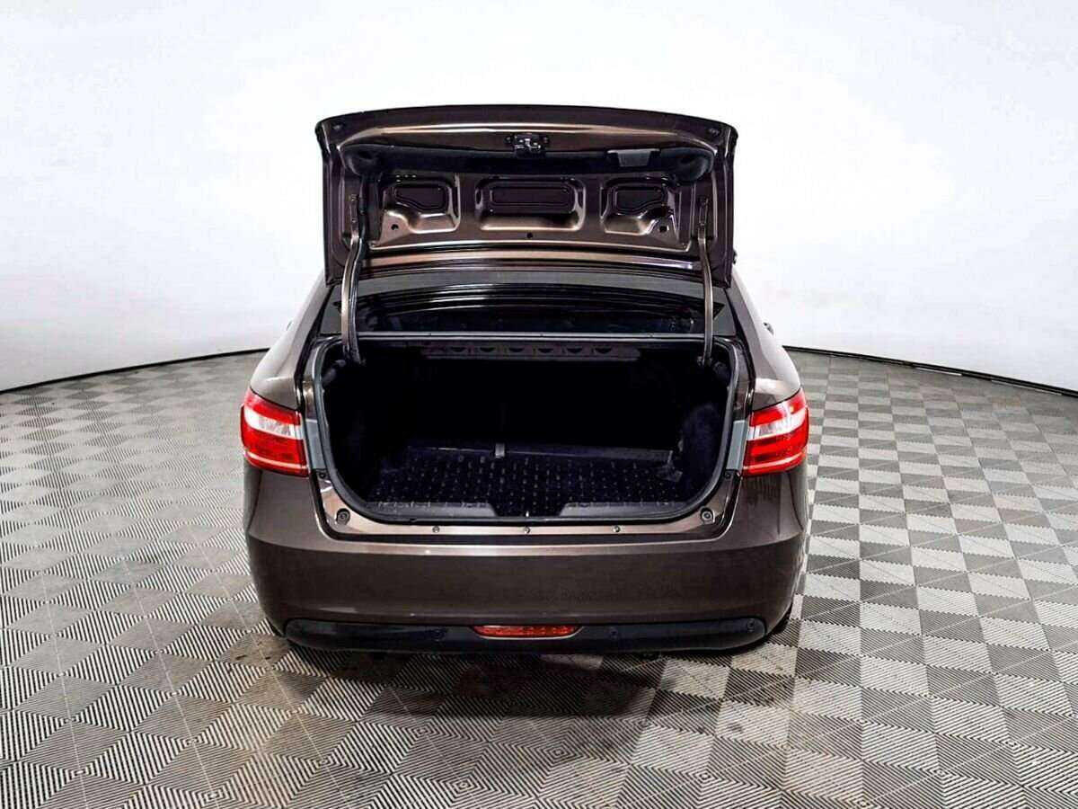 Lada (ВАЗ) Vesta с пробегом — 2018 год. Фото: #8