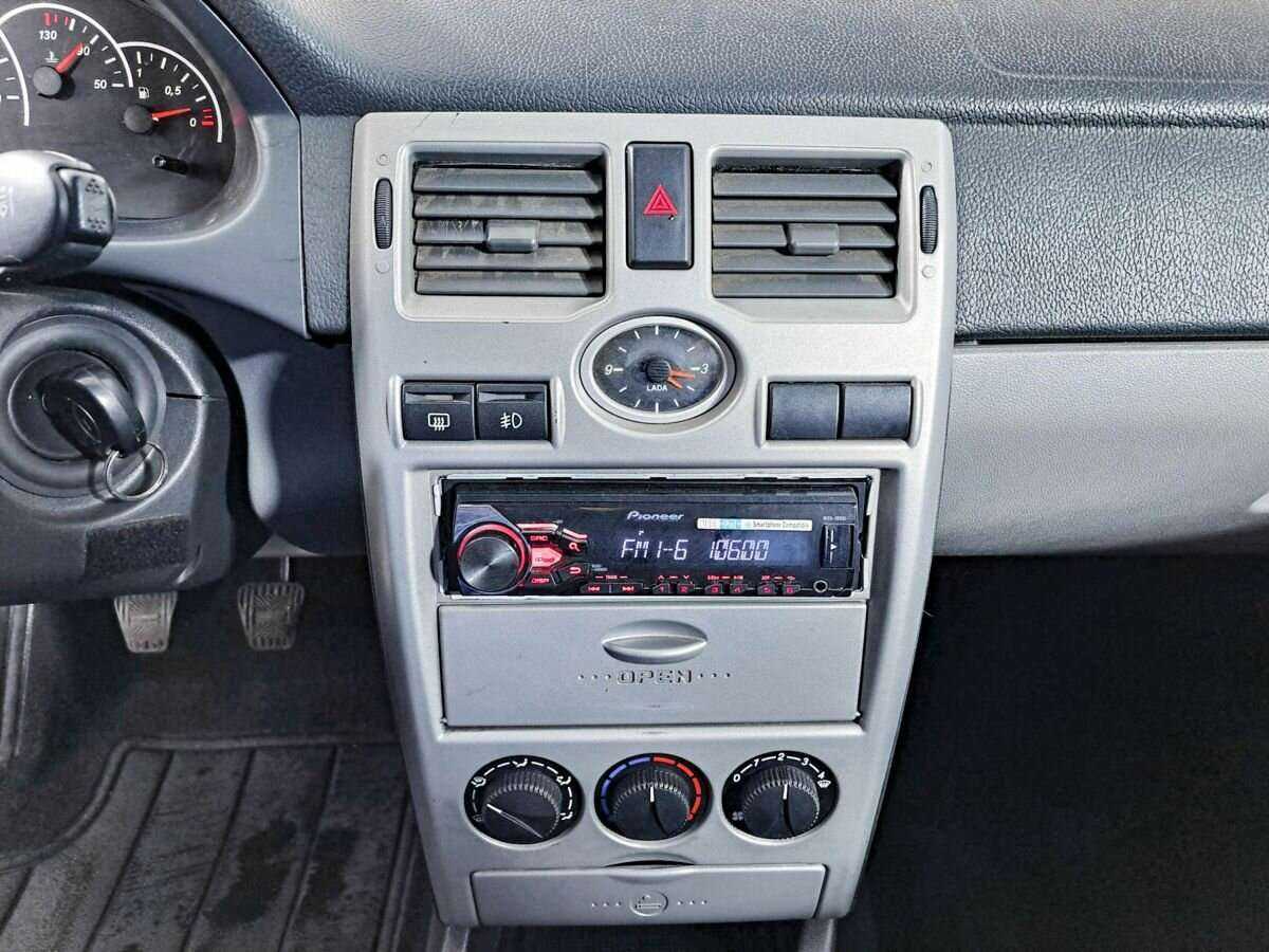 Lada (ВАЗ) Priora с пробегом — 2010 год. Фото: #12