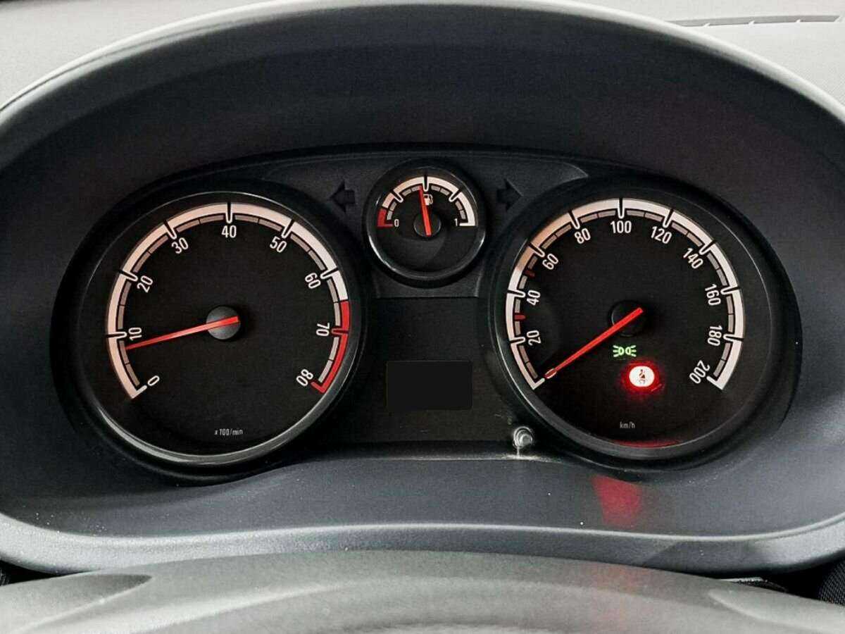 Opel Corsa с пробегом — 2006 год. Фото: #8